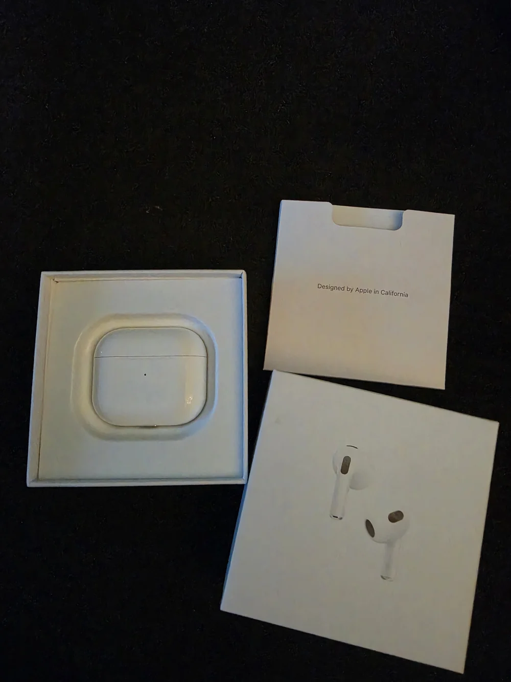 Apple White AirPods 3rd (Gen) with MagSafe Charging Case Like New